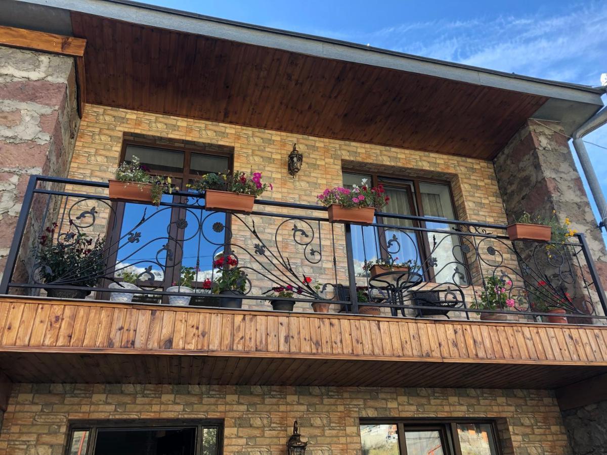 Ia'S Guest House Kazbegi Kültér fotó