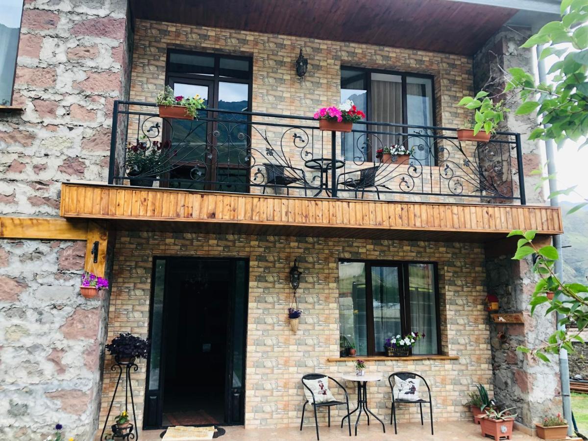 Ia'S Guest House Kazbegi Kültér fotó