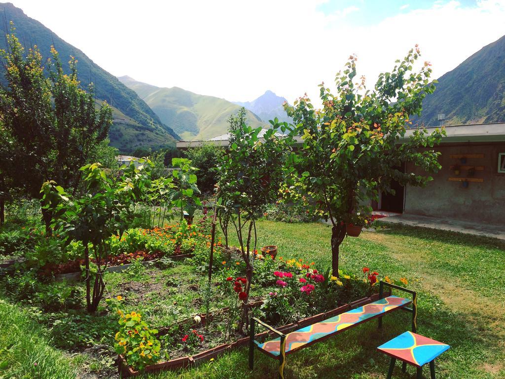 Ia'S Guest House Kazbegi Kültér fotó